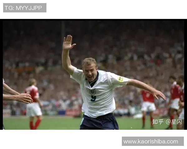 足球球星庆祝时刻定格 展现豪华魅力与球场风采